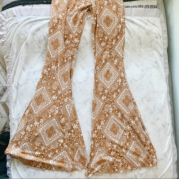 Solemio Pants - Solemio Boho flair leg lounge pants, size small